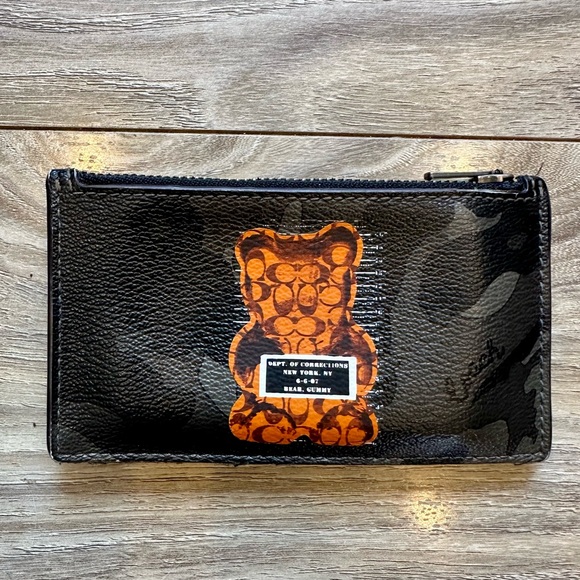 Coach Vandal Gummy Bear Card Wallet - Picture 1 of 3